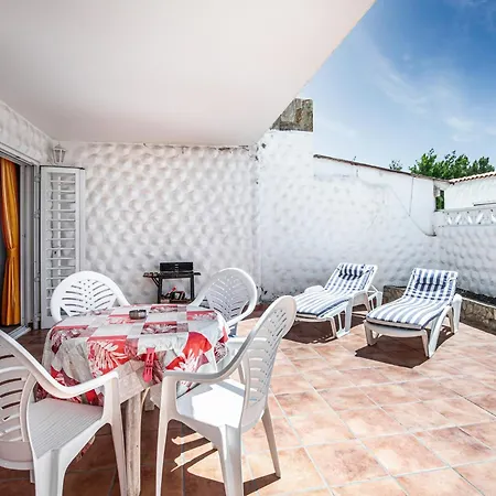 Near The With Huge Terrace, Parking And Wifi Apartamento