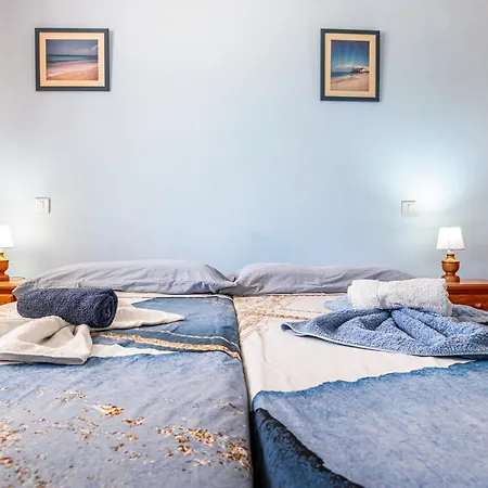 アパート Near The With Huge Terrace, Parking And Wifi