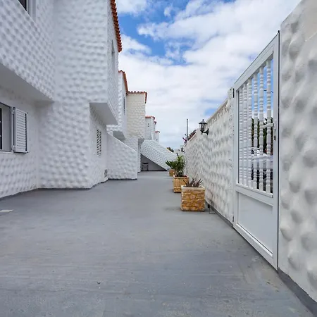 דירה Near The With Huge Terrace, Parking And Wifi קוסטה קלמה