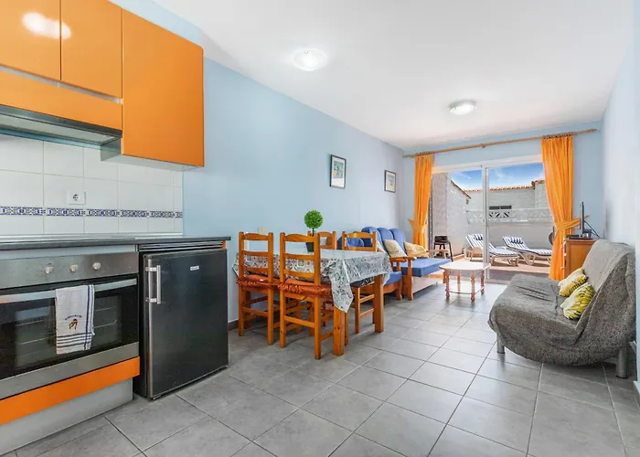 公寓 Near The With Huge Terrace, Parking And Wifi