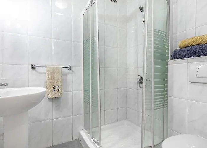 Near The With Huge Terrace, Parking And Wifi *