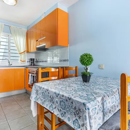Near The With Huge Terrace, Parking And Wifi 公寓 *