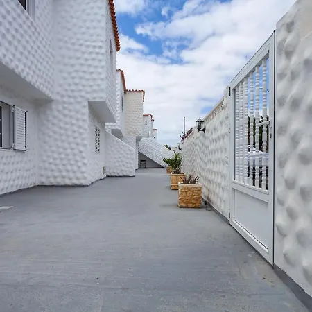 Near The With Huge Terrace, Parking And Wifi * 科斯塔卡玛